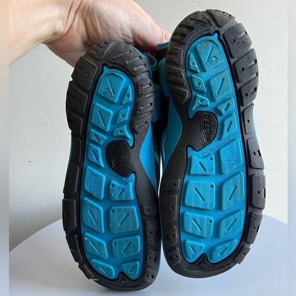 KEEN Kids Sandals Velcro straps, open toe - Black and Blue. Size 3 - Picture 7 of 7